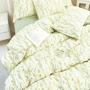Serene Meadow Floral Duvet Cover Set - Light Green & White Botanical Print Bedding